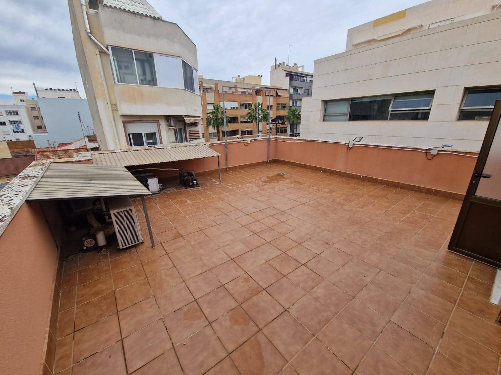 Commercial for sale in Torrevieja - € 270,000 (Ref: 9296027)
