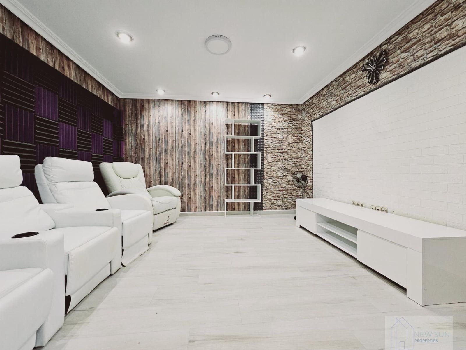 Chalet de 5 habitaciones en Torrevieja en venta con piscina garaje - 689.000 € (Ref: 9296049)