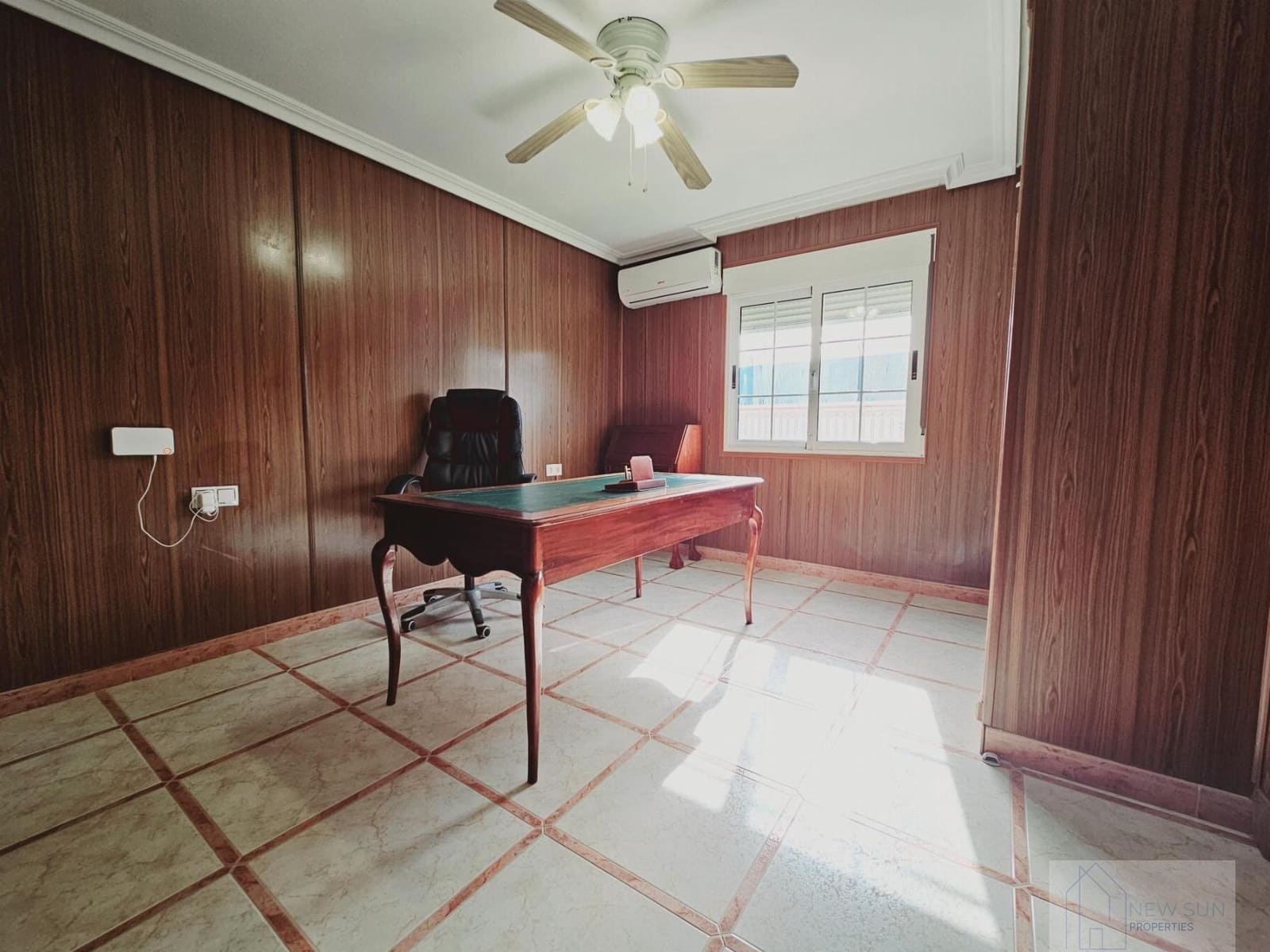 Chalet de 5 habitaciones en Torrevieja en venta con piscina garaje - 689.000 € (Ref: 9296049)