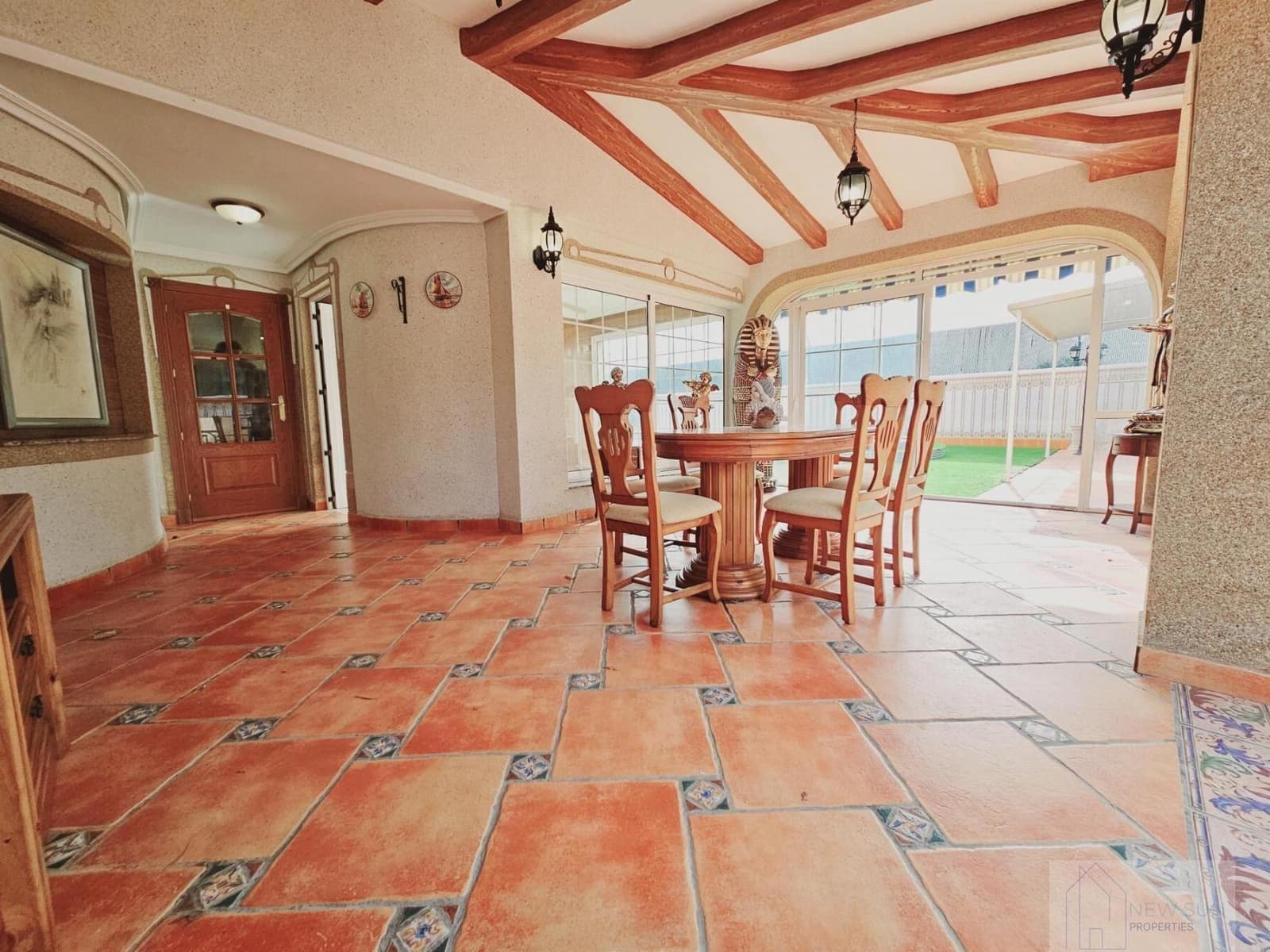 Chalet de 5 habitaciones en Torrevieja en venta con piscina garaje - 689.000 € (Ref: 9296049)