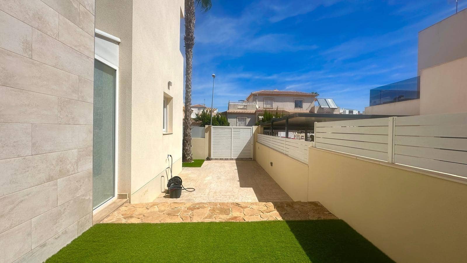 3 soverom Villa til salgs i Torrevieja med svømmebasseng - € 749 000 (Ref: 9296050)