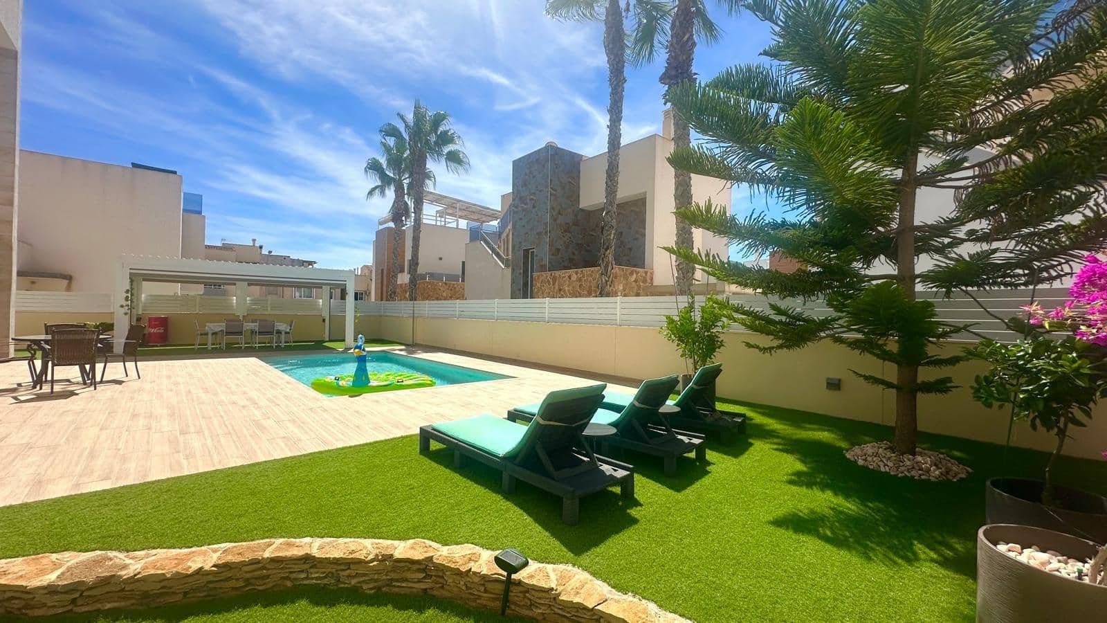 3 soverom Villa til salgs i Torrevieja med svømmebasseng - € 749 000 (Ref: 9296050)