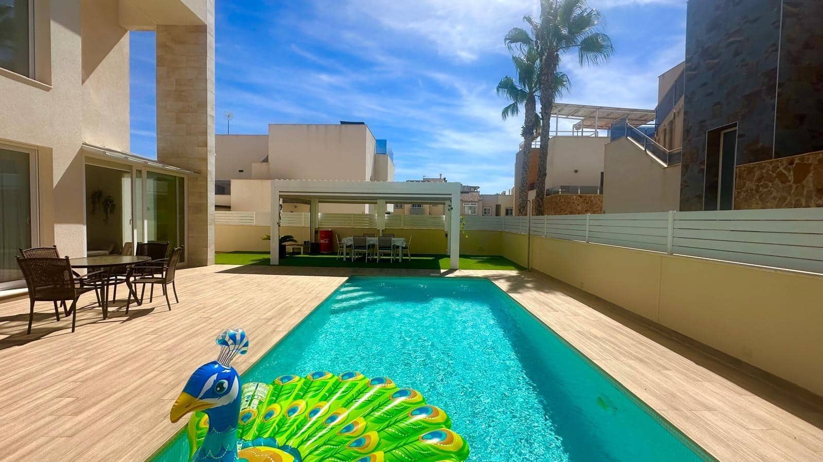 3 soverom Villa til salgs i Torrevieja med svømmebasseng - € 749 000 (Ref: 9296050)