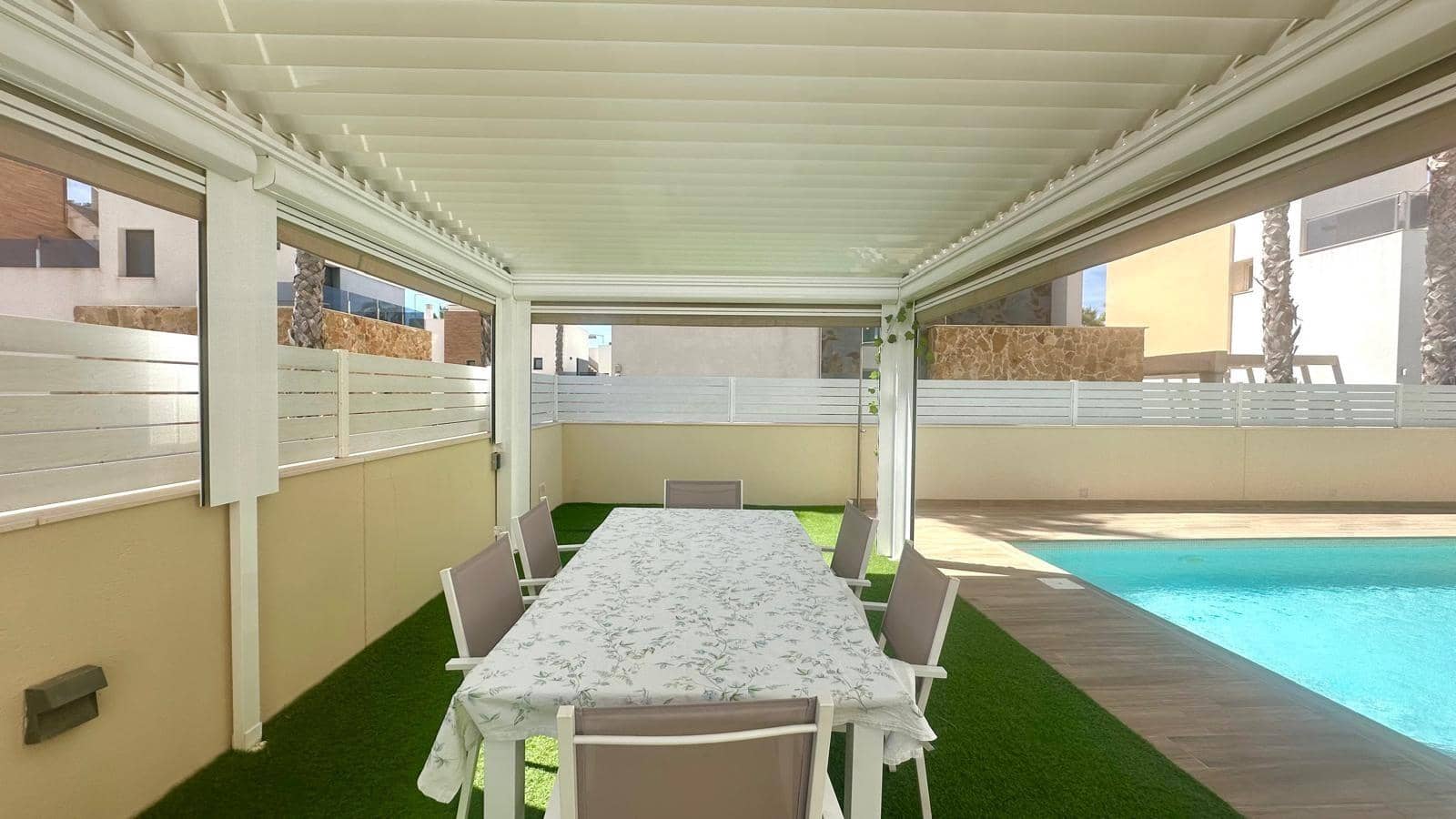 3 soverom Villa til salgs i Torrevieja med svømmebasseng - € 749 000 (Ref: 9296050)