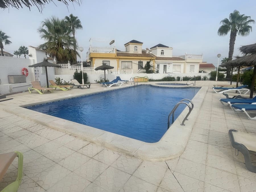 3 Zimmer Bungalow zu verkaufen in Ciudad Quesada mit Pool - 190.000 € (Ref: 9314652)