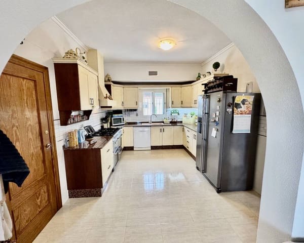 4 bedroom Villa for sale in Catral with pool garage - € 380,000 (Ref: 9324456)