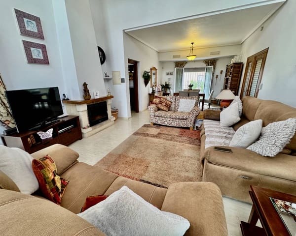 4 bedroom Villa for sale in Catral with pool garage - € 380,000 (Ref: 9324456)