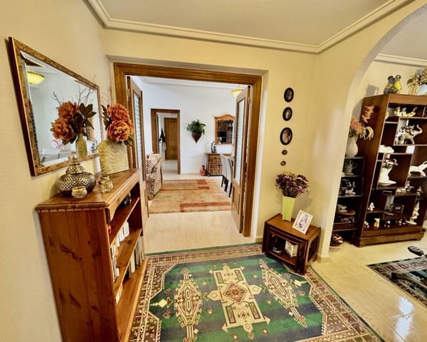 4 bedroom Villa for sale in Catral with pool garage - € 380,000 (Ref: 9324456)