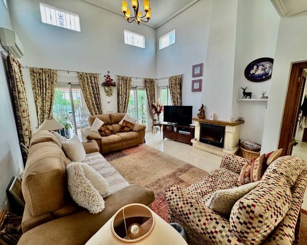 4 bedroom Villa for sale in Catral with pool garage - € 380,000 (Ref: 9324456)