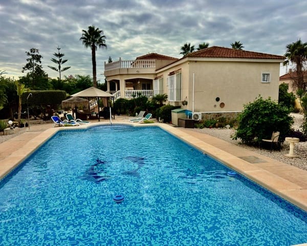 4 bedroom Villa for sale in Catral with pool garage - € 380,000 (Ref: 9324456)