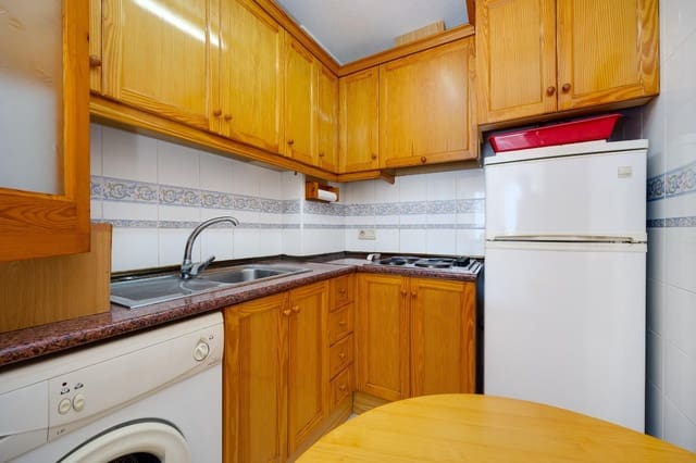 Studio til salg i Torrevieja med swimmingpool - € 84.900 (Ref: 9341736)