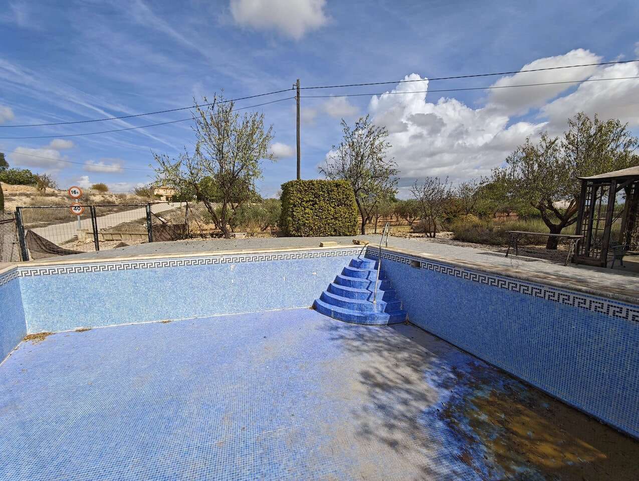 4 soveværelse Finca/Landehus til salg i Raspay med swimmingpool - € 164.995 (Ref: 9345253)