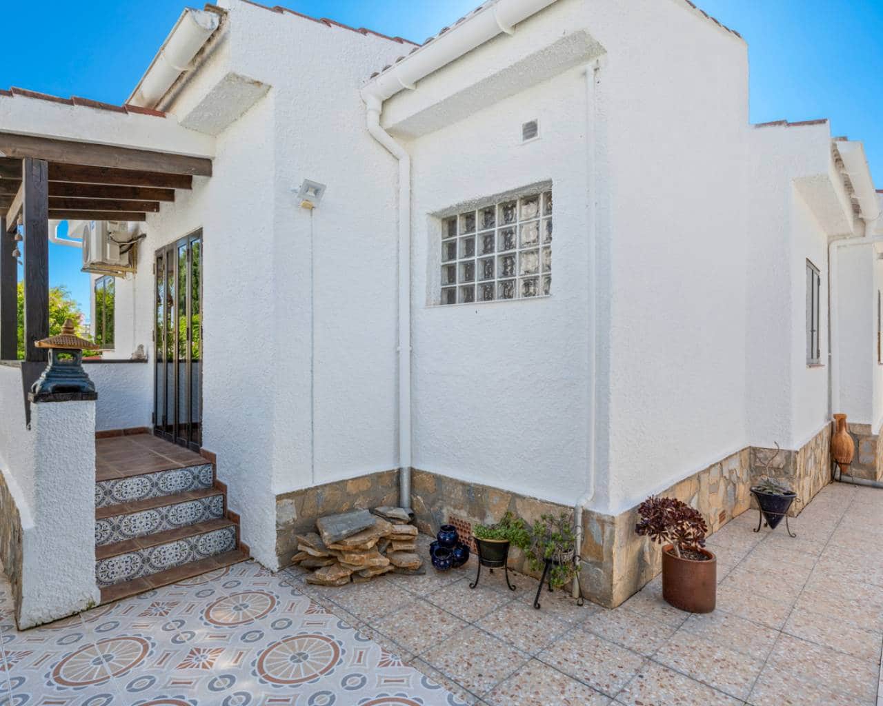 4 bedroom Villa for sale in Ciudad Quesada with pool garage - € 650,000 (Ref: 9357420)