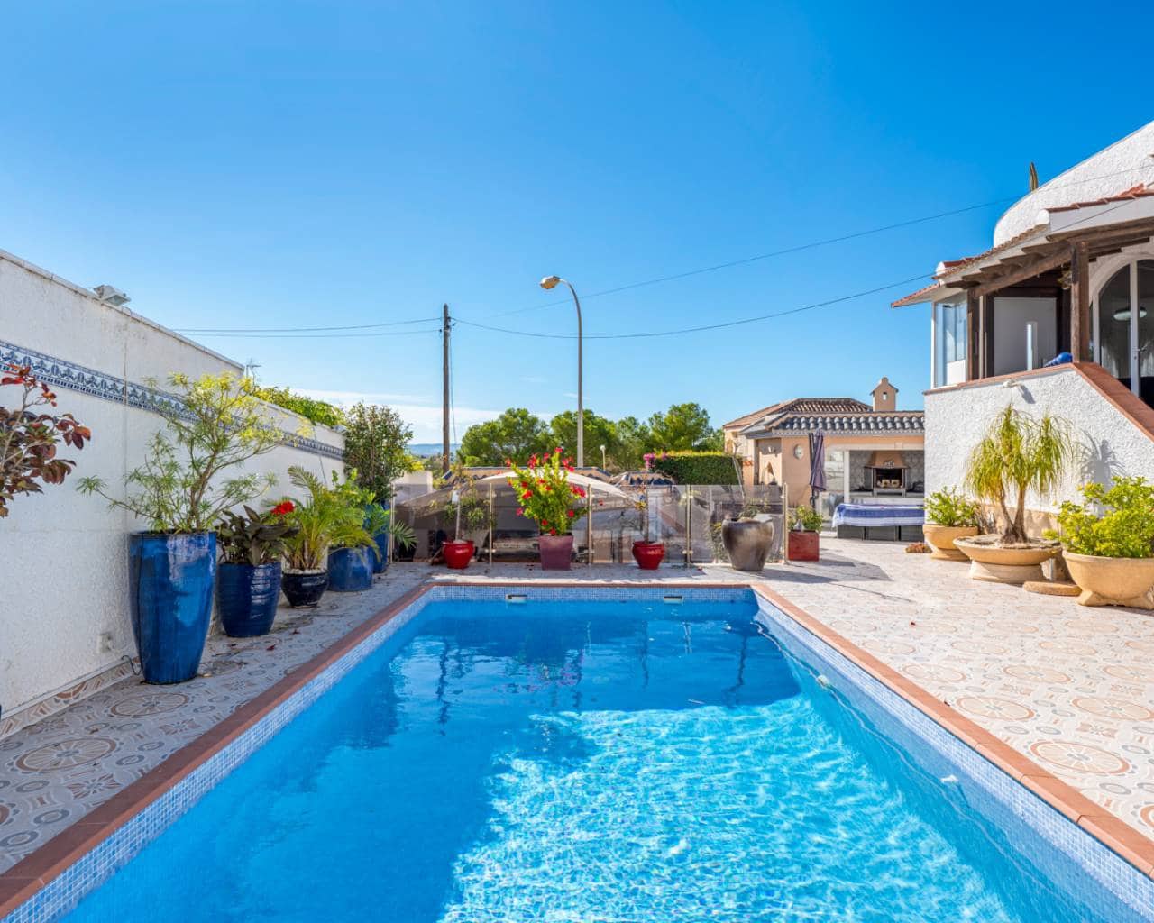 4 bedroom Villa for sale in Ciudad Quesada with pool garage - € 650,000 (Ref: 9357420)