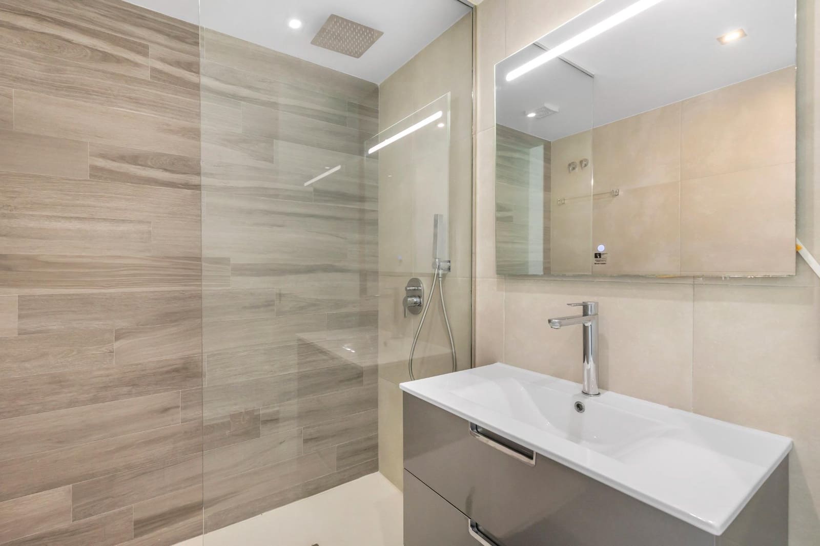 2 camera da letto Bungalow in vendita in Torrevieja con piscina garage - 289.900 € (Rif: 9357421)