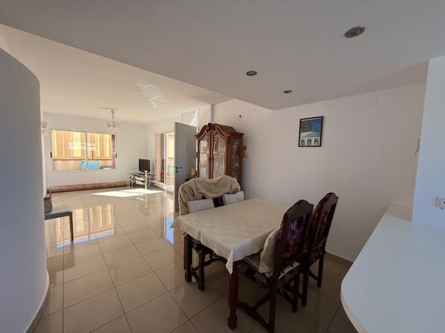 2 makuuhuone Kattohuoneisto myytävänä paikassa Orihuela Costa, Orihuela mukana uima-altaan 
autotalli - 204 000 € (Ref: 9360269)