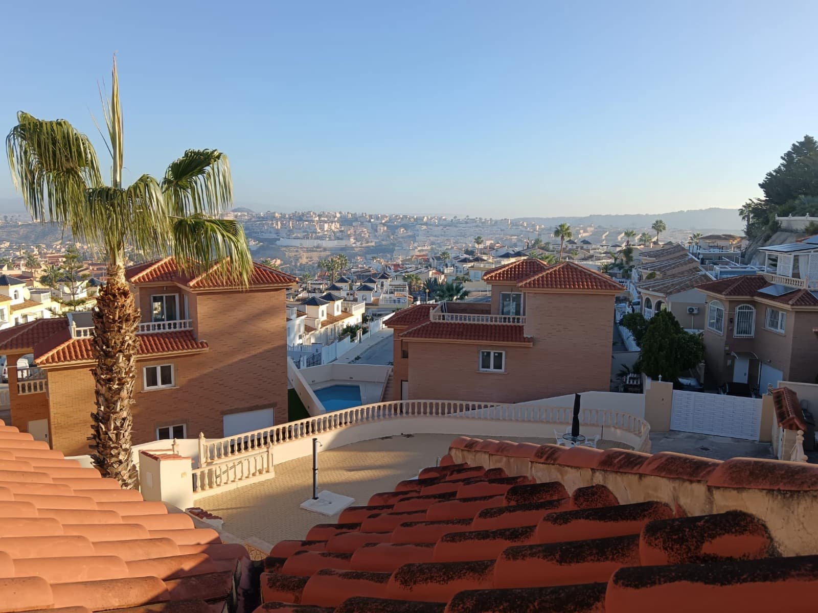 3 makuuhuone Huvila myytävänä paikassa Ciudad Quesada mukana uima-altaan 
autotalli - 299 000 € (Ref: 9362837)