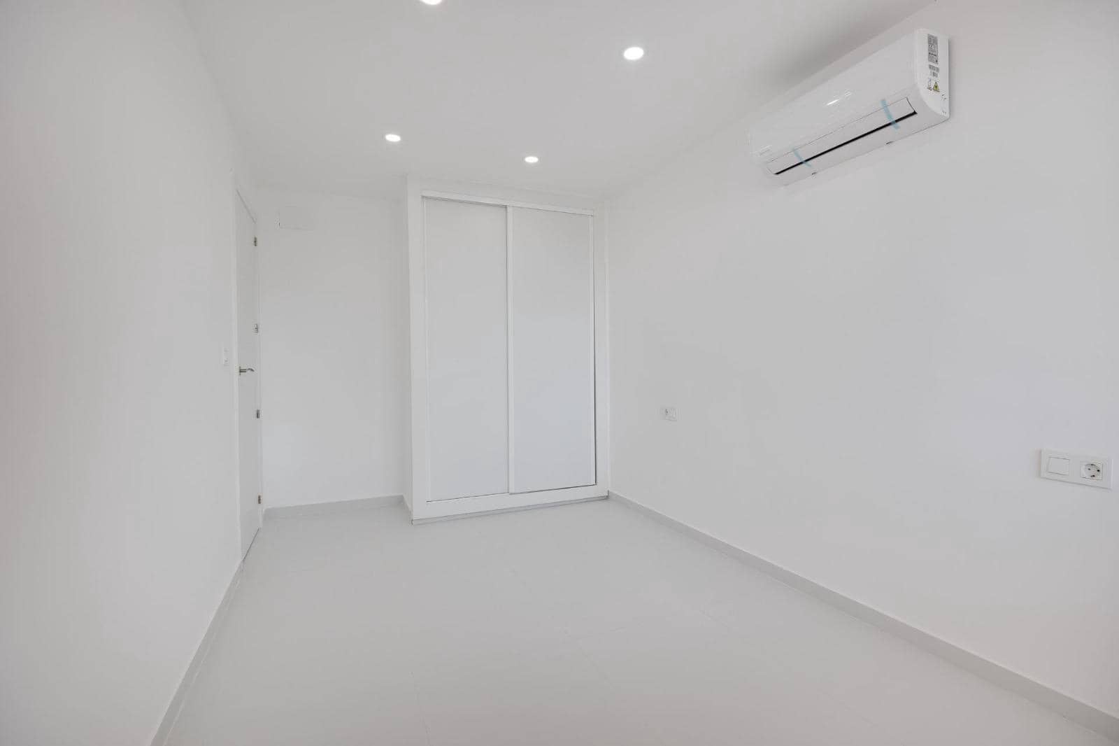 Apartamento de 3 habitaciones en Torrevieja en venta - 269.000 € (Ref: 9369159)