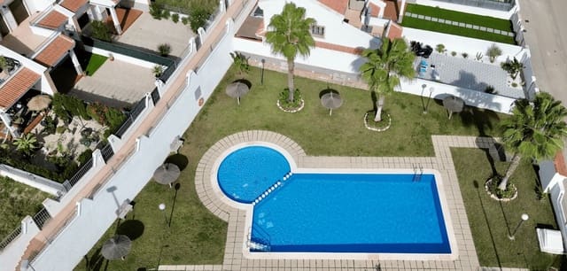 3 soveværelse Byhus til salg i San Miguel de Salinas med swimmingpool garage - € 229.000 (Ref: 9372184)