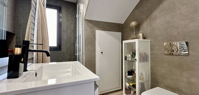 Chalet de 3 habitaciones en Orihuela Costa, Orihuela en venta con piscina - 449.950 € (Ref: 9372187)