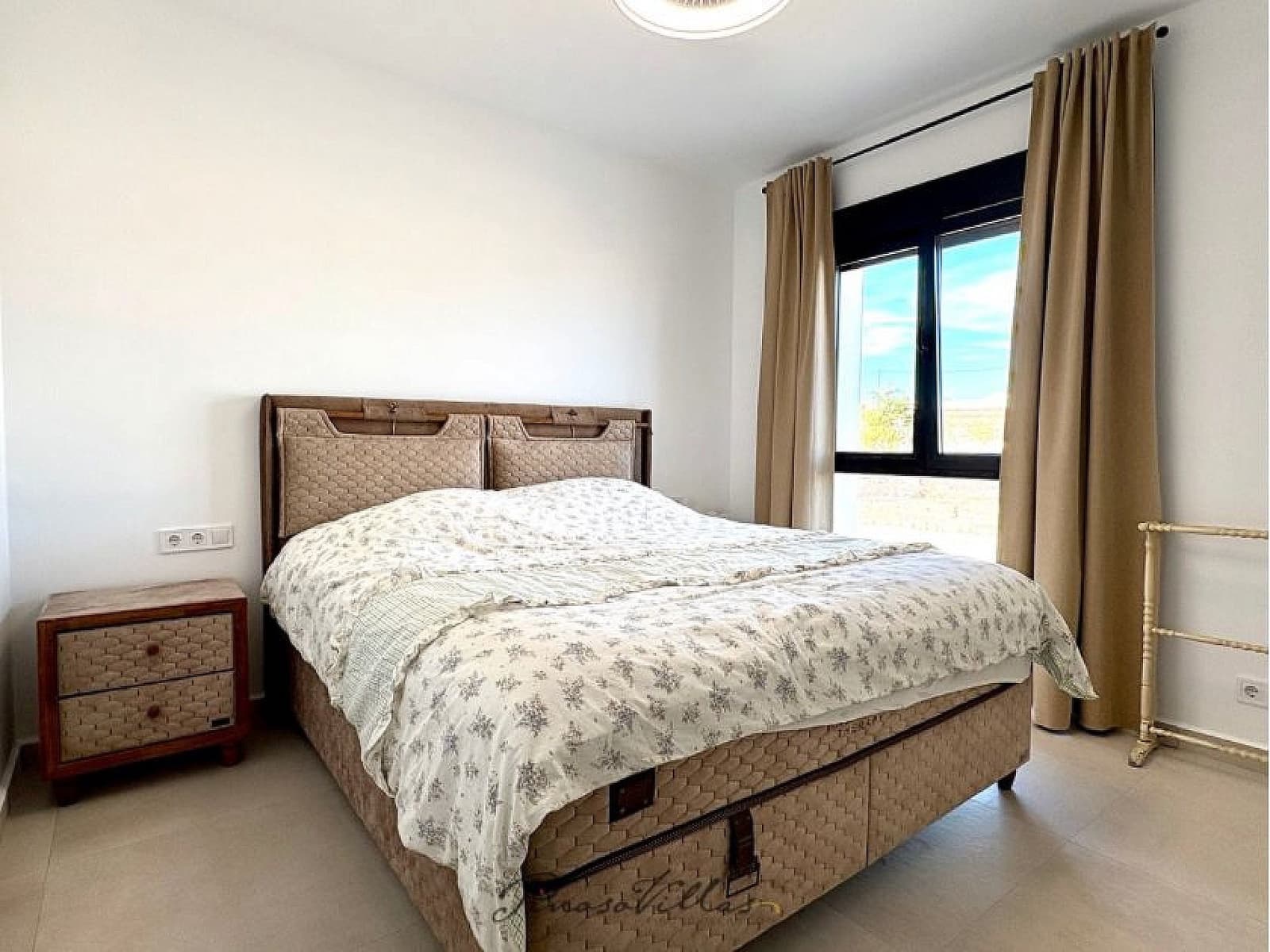 4 bedroom Villa for sale in Pinoso with pool - € 449,950 (Ref: 9377702)