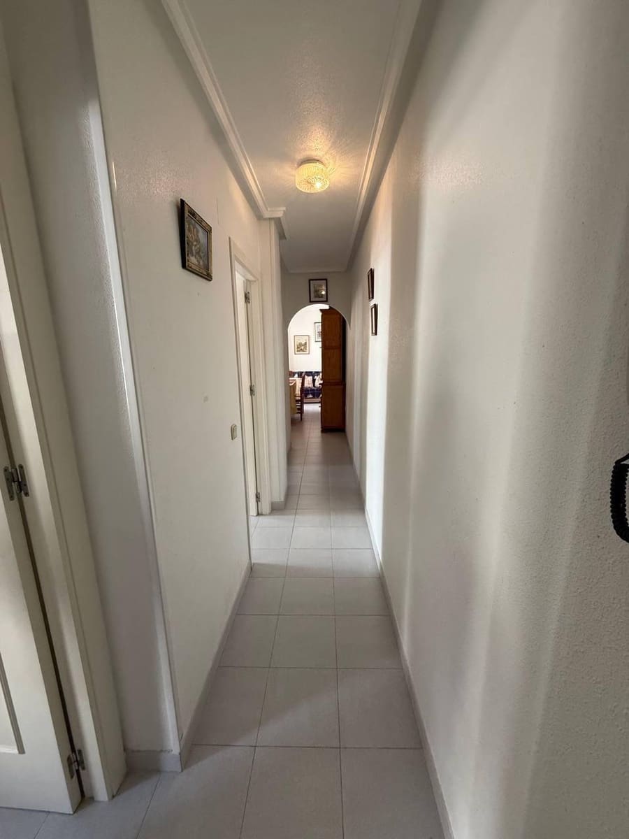 Piso de 2 habitaciones en Torrevieja en venta con piscina - 134.000 € (Ref: 9383227)