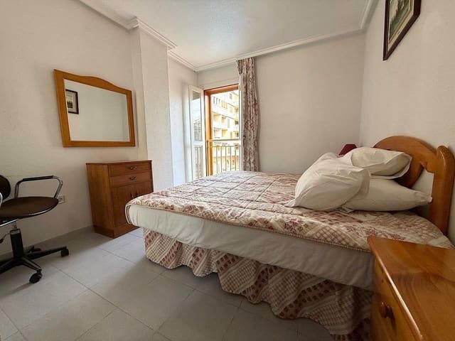 Piso de 2 habitaciones en Torrevieja en venta con piscina - 134.000 € (Ref: 9383227)