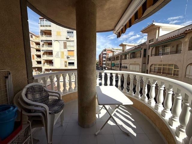 Piso de 2 habitaciones en Torrevieja en venta con piscina - 134.000 € (Ref: 9383227)