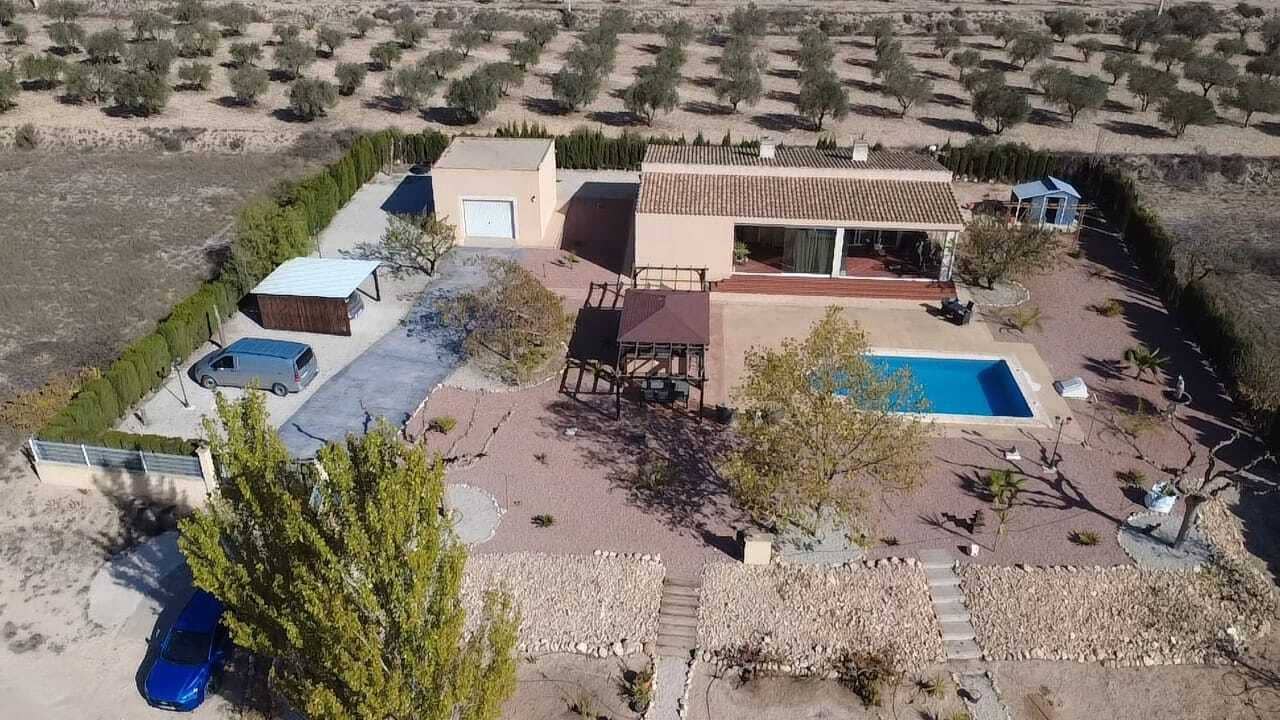 3 soverom Villa til salgs i Sax med svømmebasseng garasje - € 399 995 (Ref: 9383228)