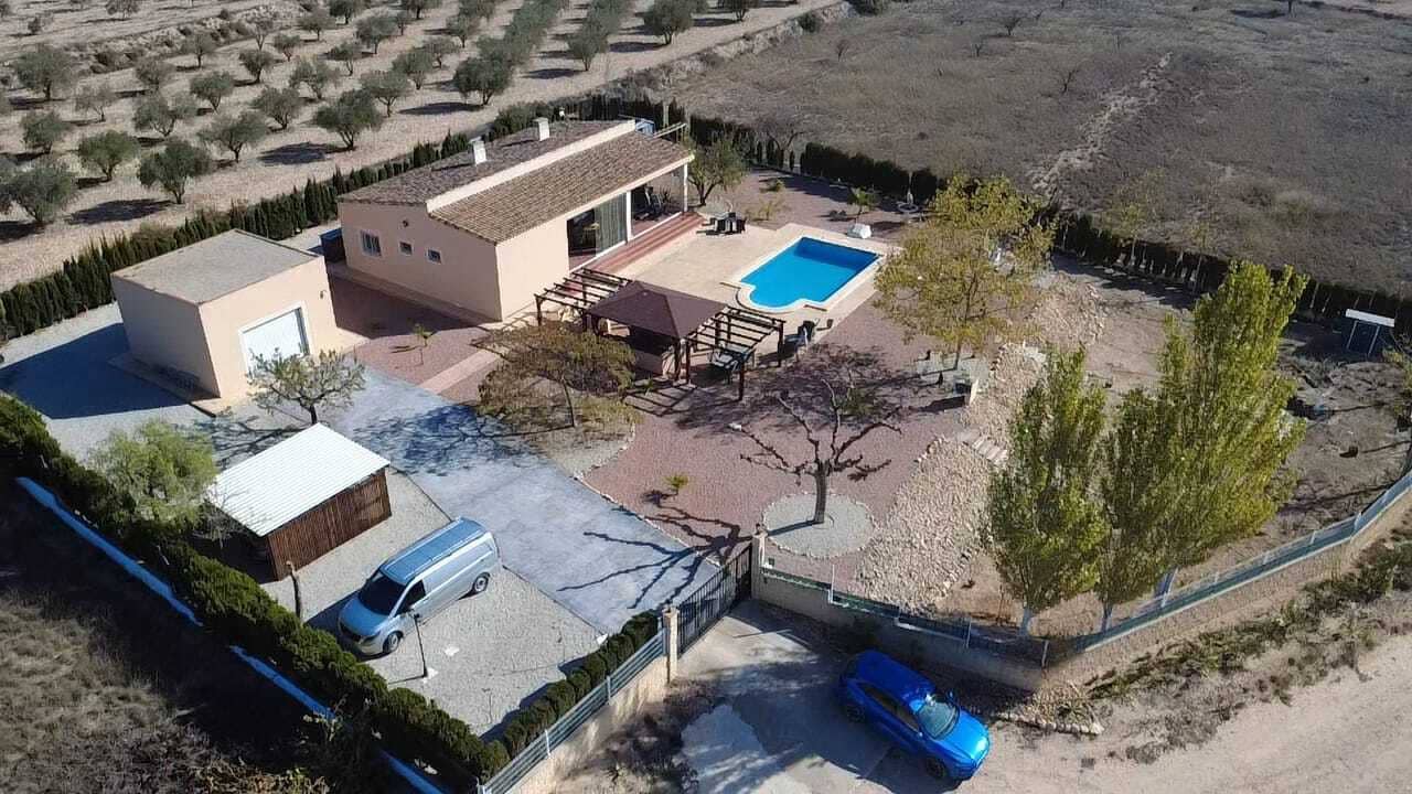 3 soverom Villa til salgs i Sax med svømmebasseng garasje - € 399 995 (Ref: 9383228)