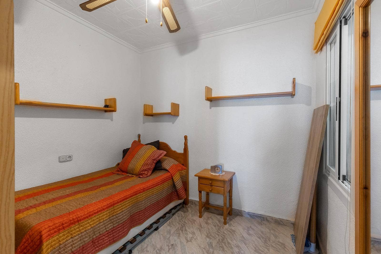 Bungalow de 2 habitaciones en Torrevieja en venta con garaje - 119.900 € (Ref: 9383229)