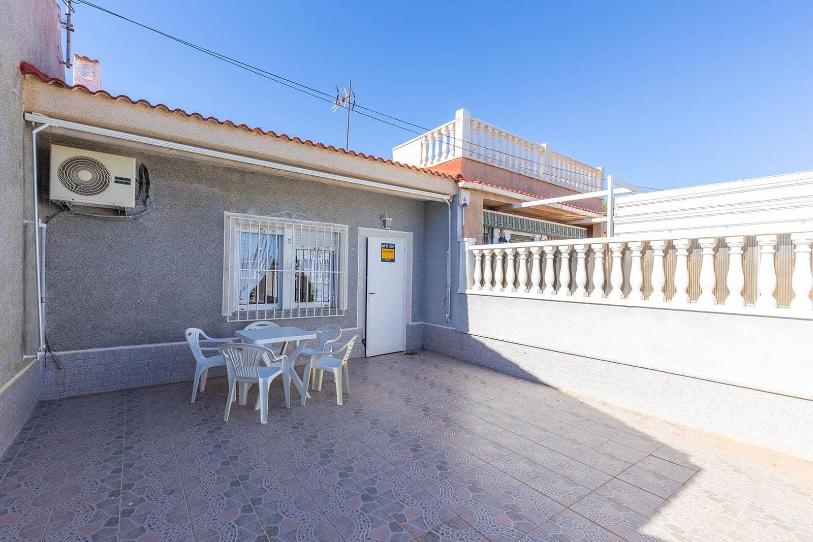 Bungalow de 2 habitaciones en Torrevieja en venta con garaje - 119.900 € (Ref: 9383229)