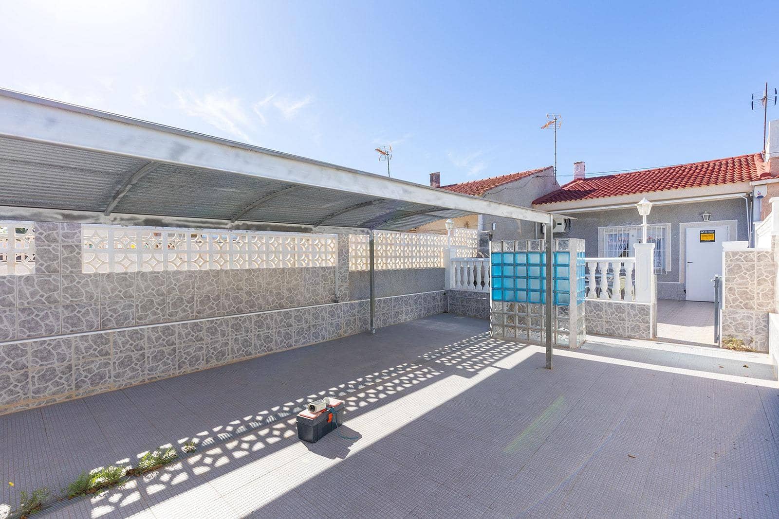 Bungalow de 2 habitaciones en Torrevieja en venta con garaje - 119.900 € (Ref: 9383229)