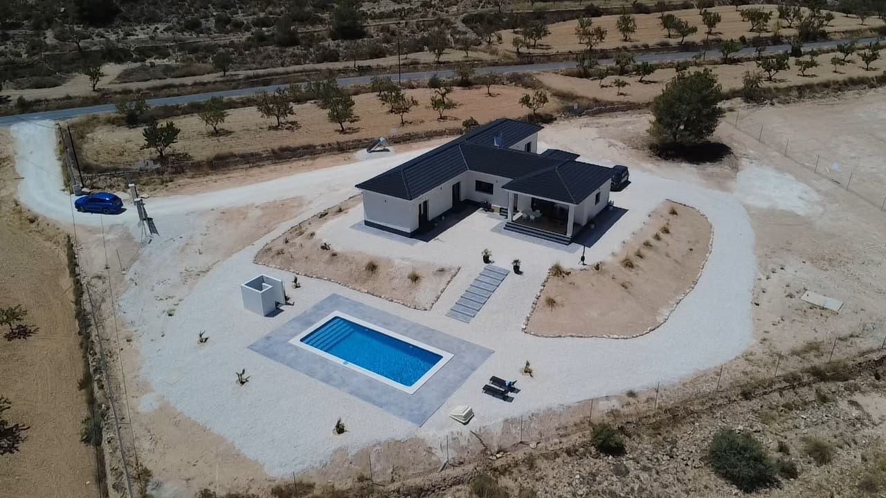4 bedroom Villa for sale in Pinoso with pool - € 549,995 (Ref: 9383236)