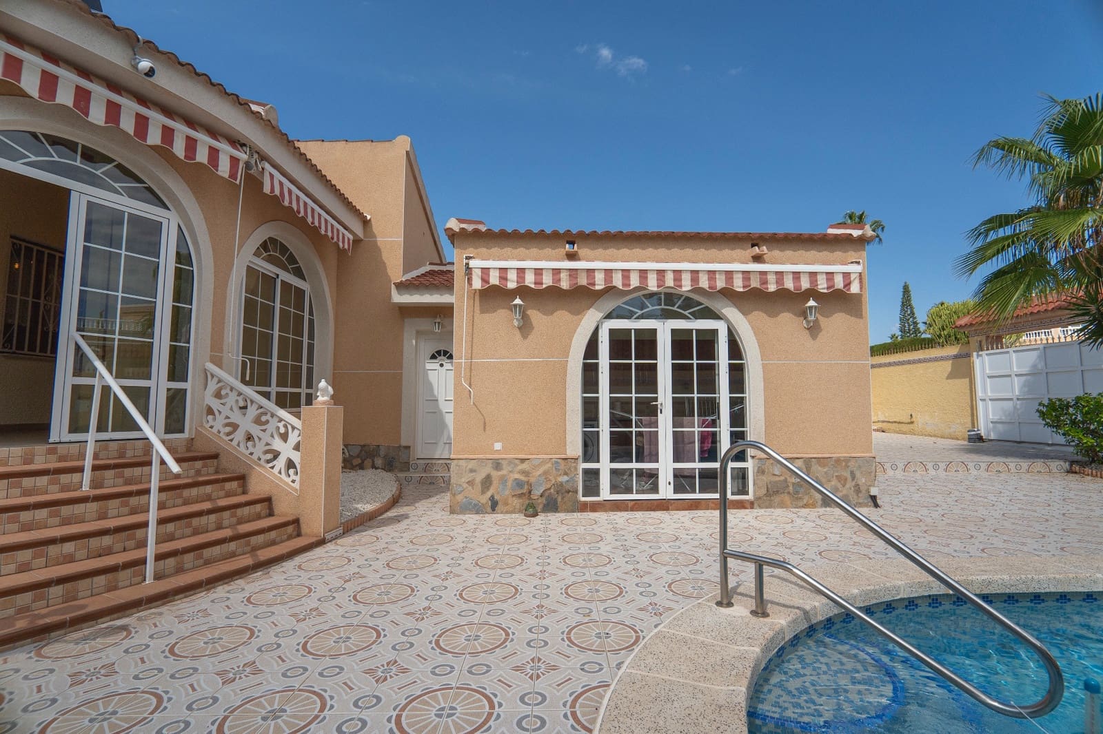 3 makuuhuone Huvila myytävänä paikassa Ciudad Quesada mukana uima-altaan - 387 500 € (Ref: 9383237)