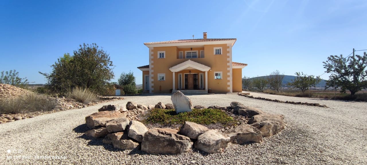 4 bedroom Villa for sale in Pinoso with pool - € 349,995 (Ref: 9383241)