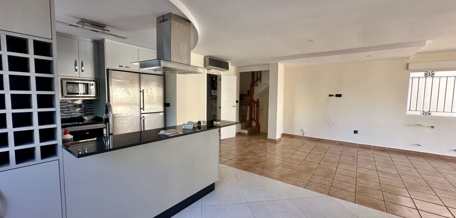 4 bedroom Villa for sale in Orihuela Costa - € 250,000 (Ref: 9386322)