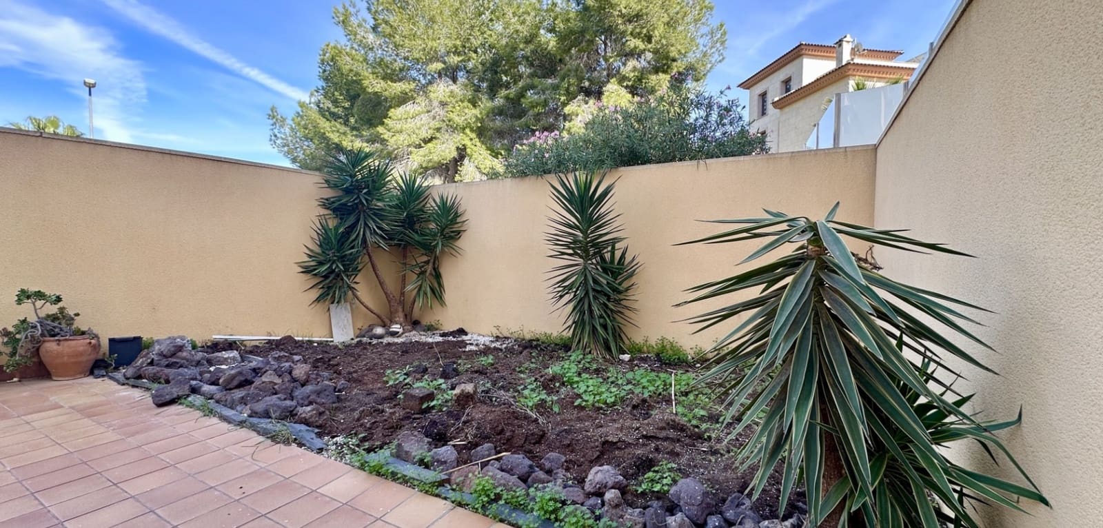 4 bedroom Villa for sale in Orihuela Costa - € 250,000 (Ref: 9386322)