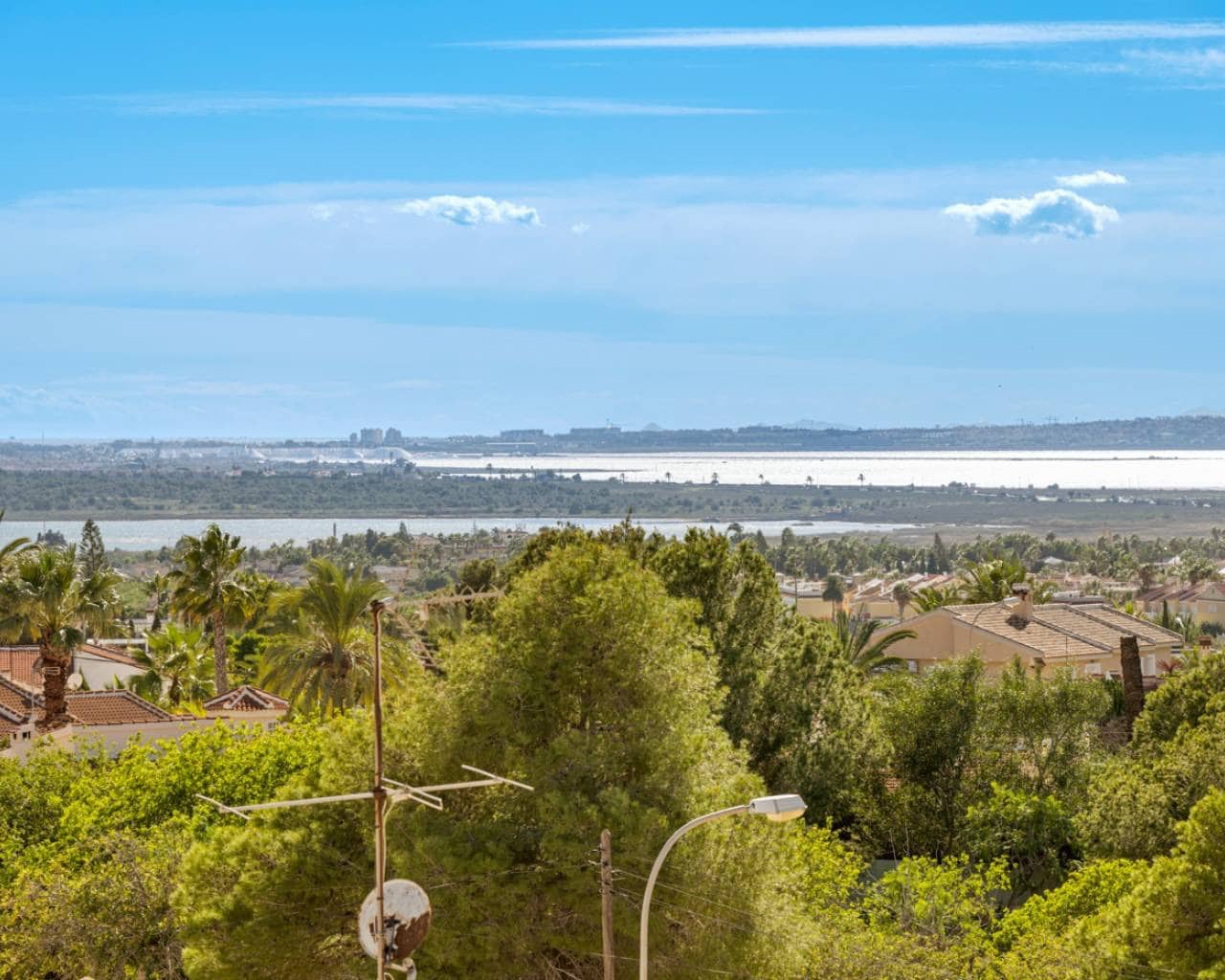 4 makuuhuone Huvila myytävänä paikassa Ciudad Quesada mukana uima-altaan - 650 000 € (Ref: 9386324)