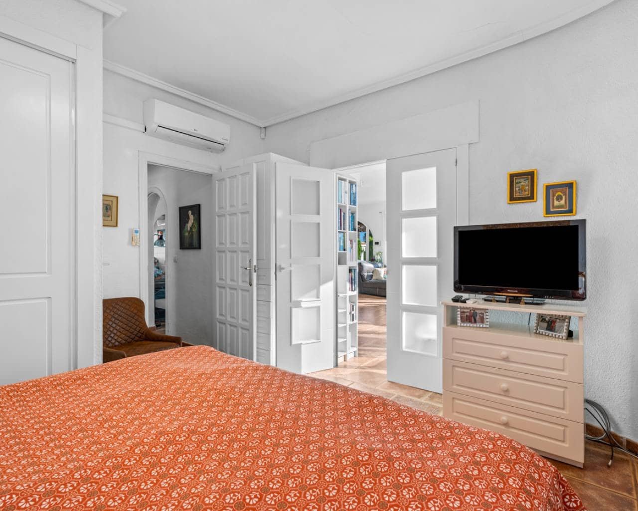 4 makuuhuone Huvila myytävänä paikassa Ciudad Quesada mukana uima-altaan - 650 000 € (Ref: 9386324)