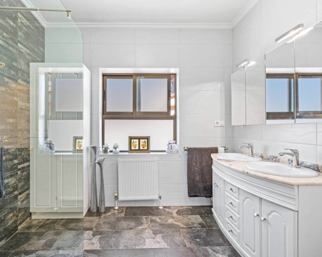 4 makuuhuone Huvila myytävänä paikassa Ciudad Quesada mukana uima-altaan - 650 000 € (Ref: 9386324)