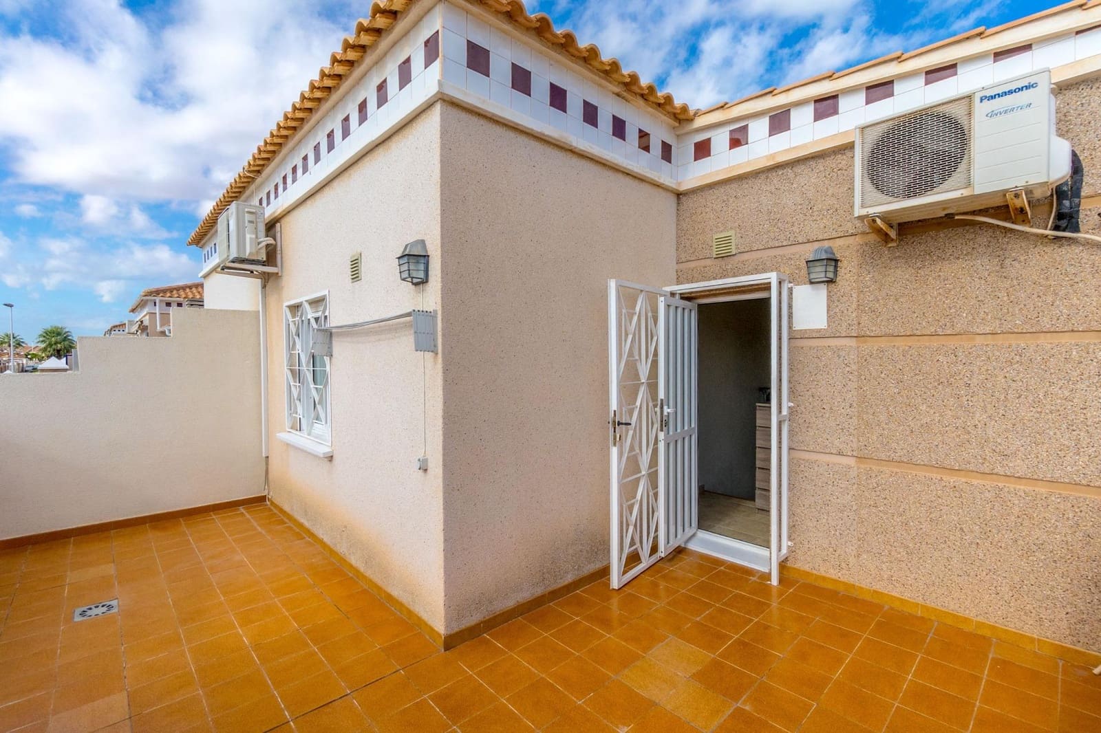 Apartamento de 4 habitaciones en Torrevieja en venta con piscina - 230.000 € (Ref: 9388203)