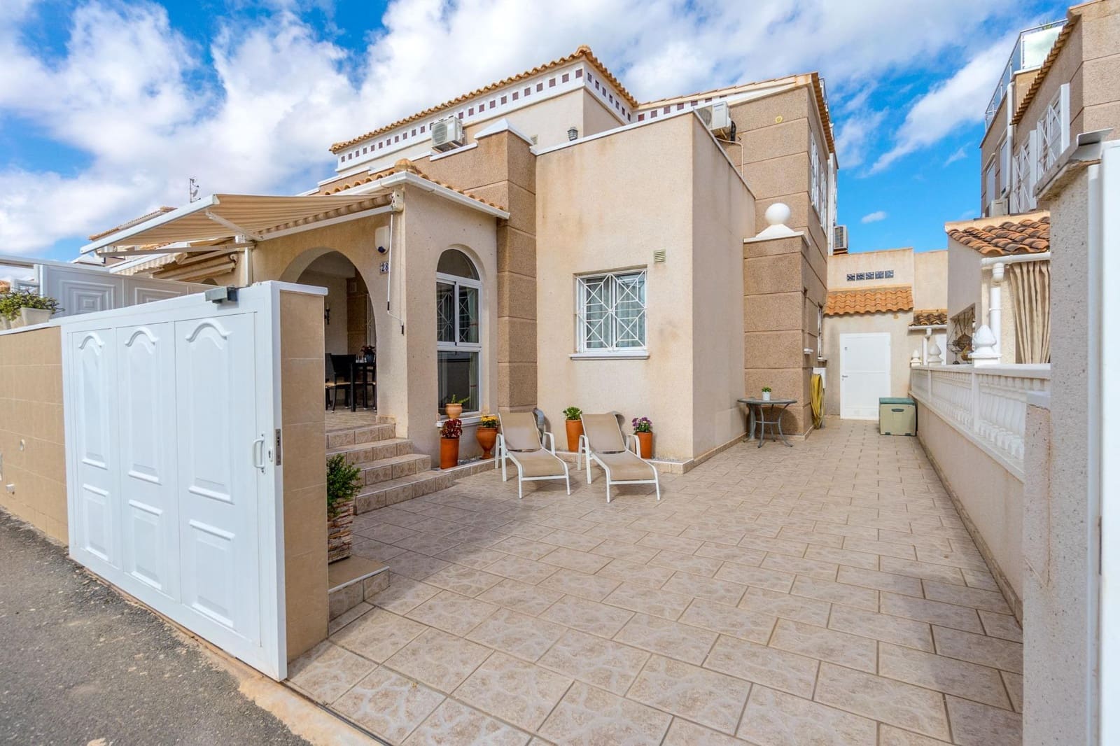 Apartamento de 4 habitaciones en Torrevieja en venta con piscina - 230.000 € (Ref: 9388203)