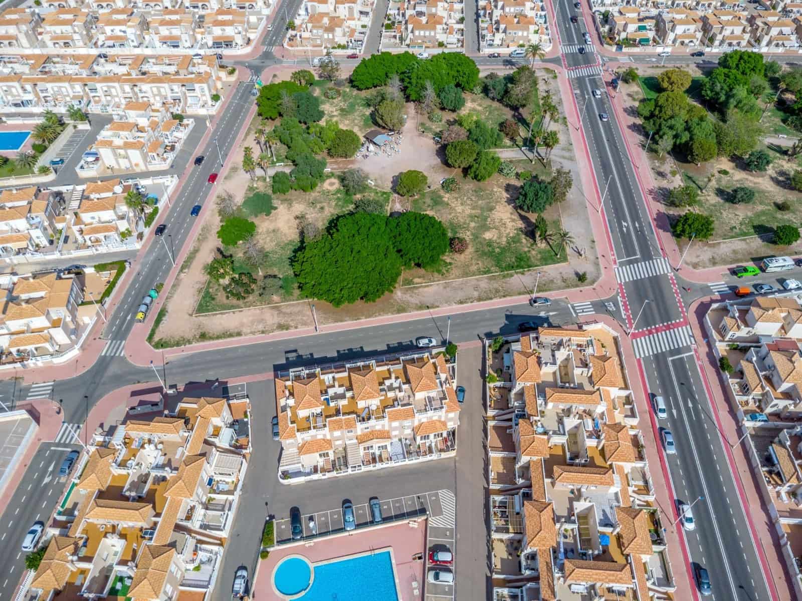 Apartamento de 4 habitaciones en Torrevieja en venta con piscina - 230.000 € (Ref: 9388203)