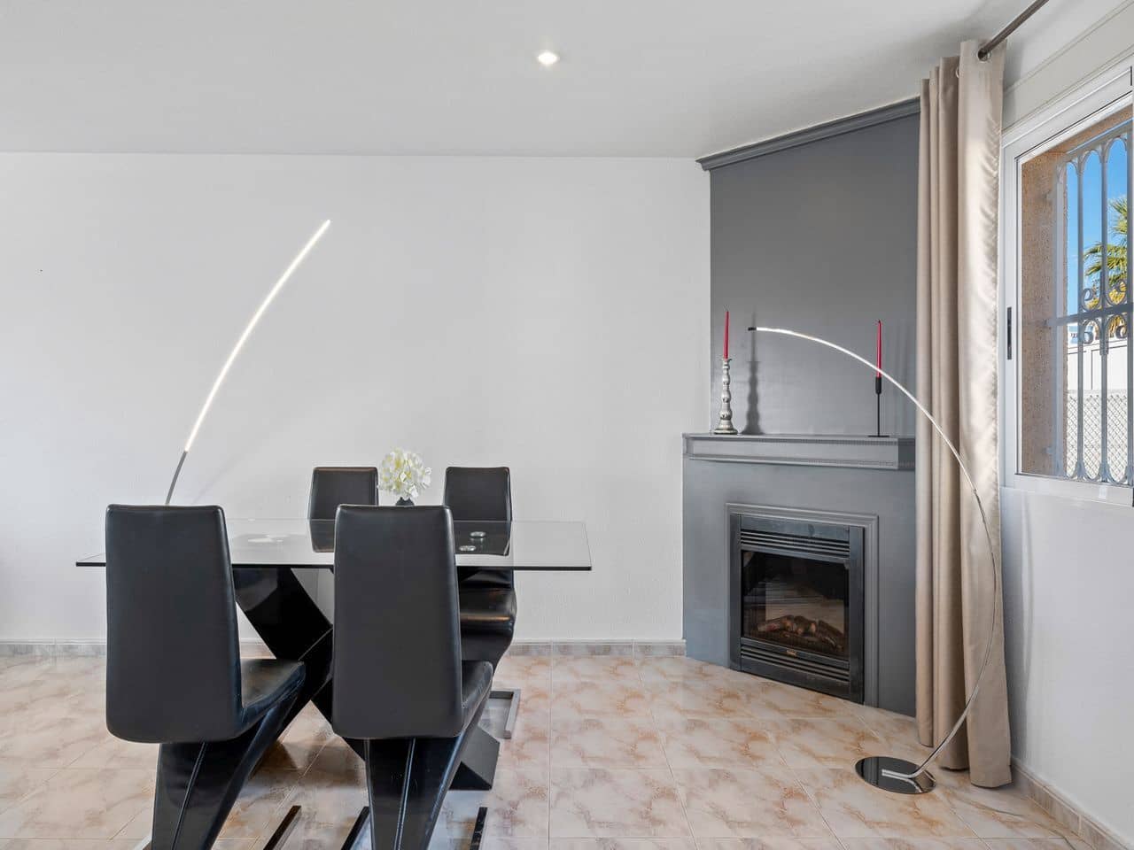 Chalet de 2 habitaciones en Benijófar en venta con piscina garaje - 410.000 € (Ref: 9401036)