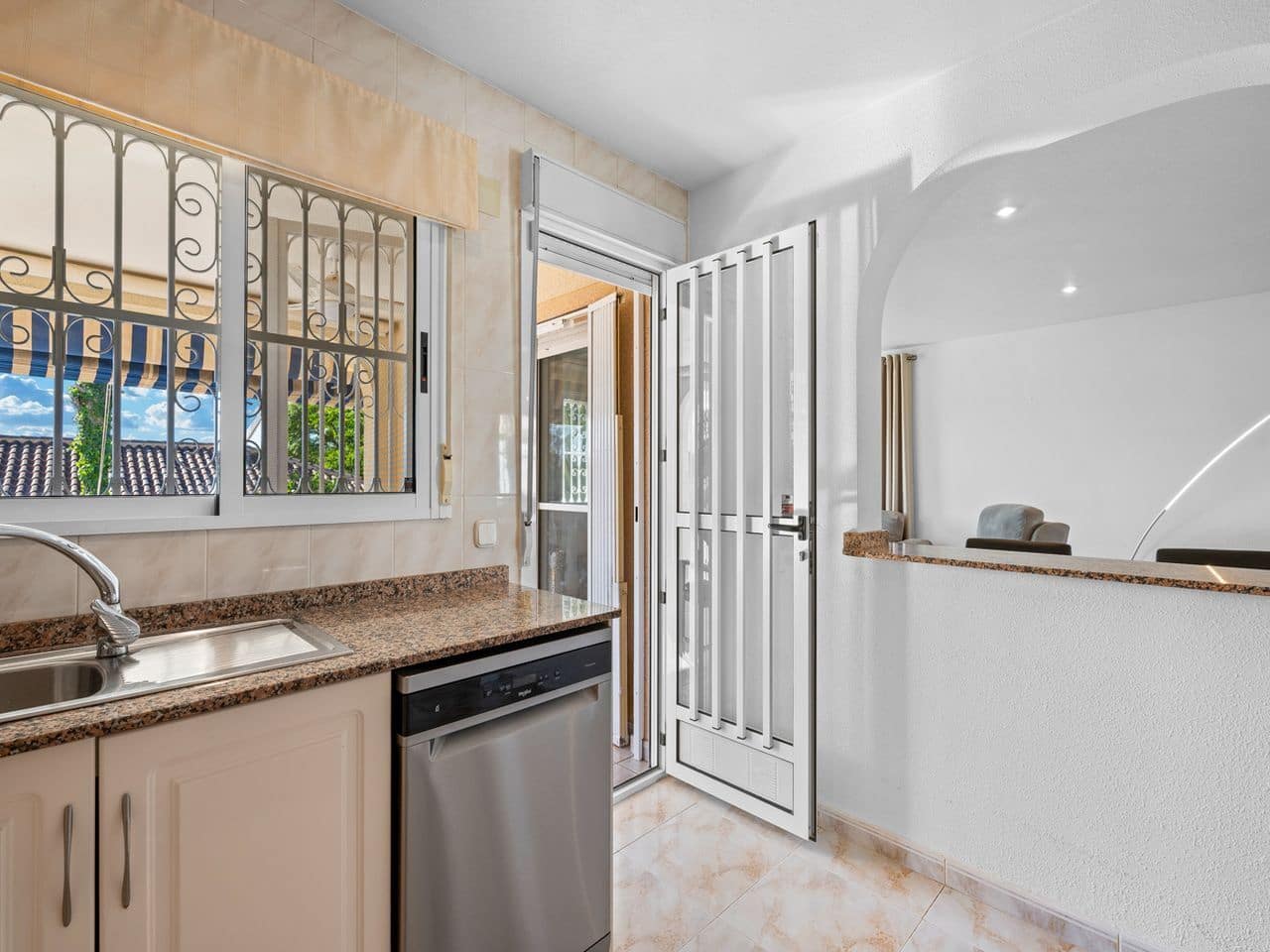 Chalet de 2 habitaciones en Benijófar en venta con piscina garaje - 410.000 € (Ref: 9401036)