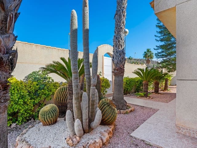 Chalet de 2 habitaciones en Benijófar en venta con piscina garaje - 410.000 € (Ref: 9401036)