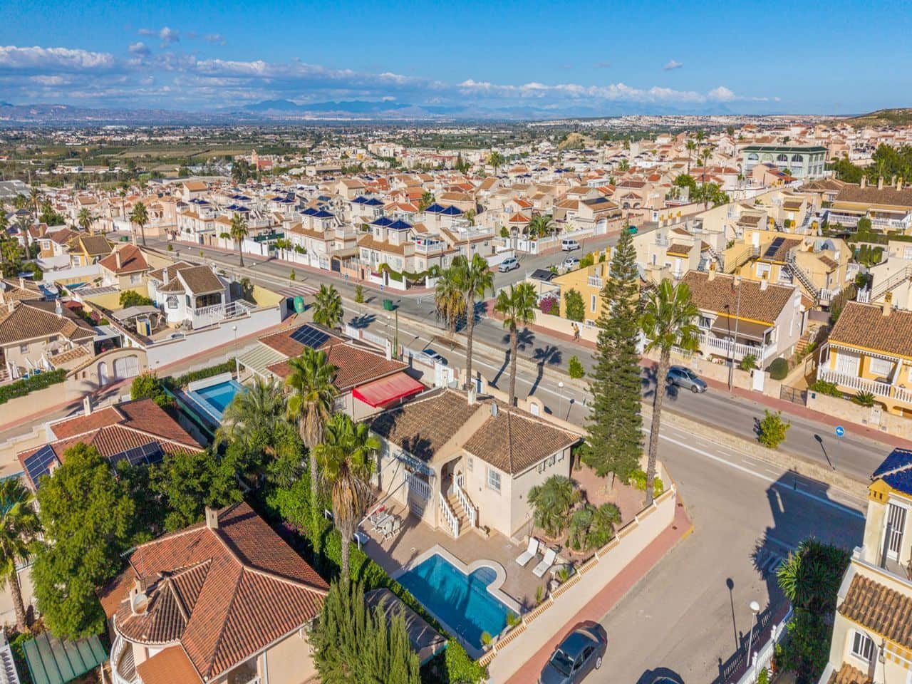 Chalet de 2 habitaciones en Benijófar en venta con piscina garaje - 410.000 € (Ref: 9401036)