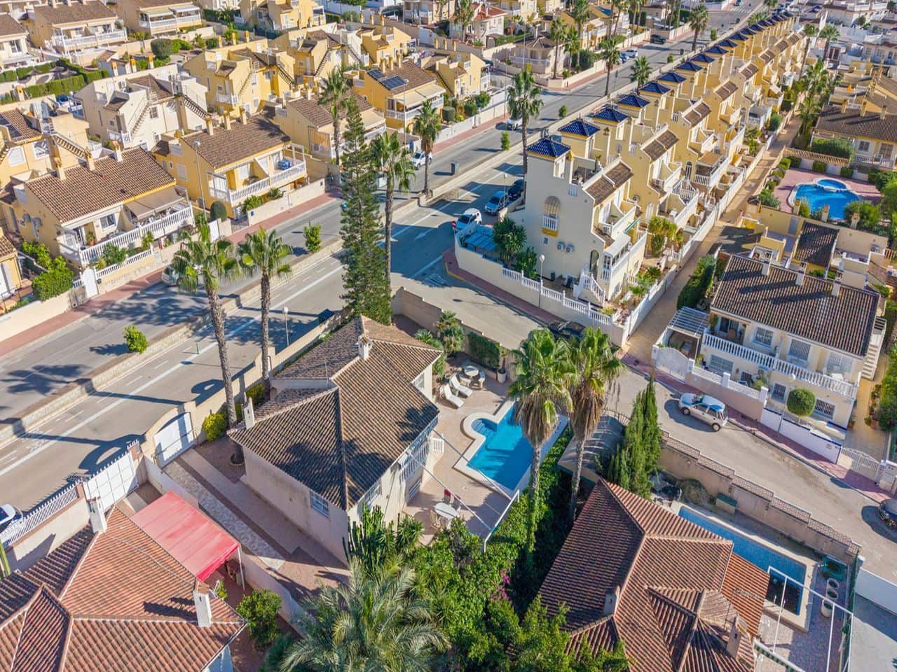 Chalet de 2 habitaciones en Benijófar en venta con piscina garaje - 410.000 € (Ref: 9401036)