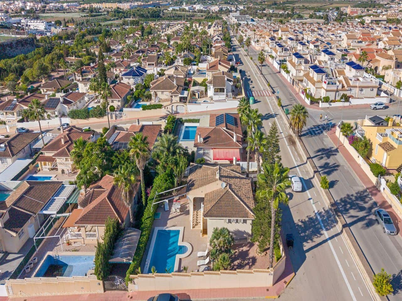 Chalet de 2 habitaciones en Benijófar en venta con piscina garaje - 410.000 € (Ref: 9401036)